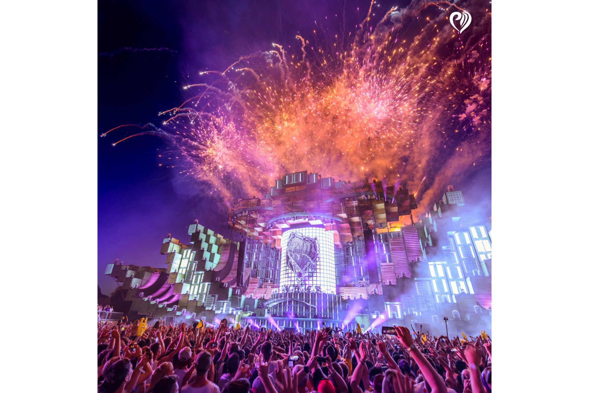 Phlippo Productions light audio sound licht Technical motion rigging Revolution Event Electric Love Festival Salzburg AT oostenrijk crowd publiek stage podium fire works vuurwerk