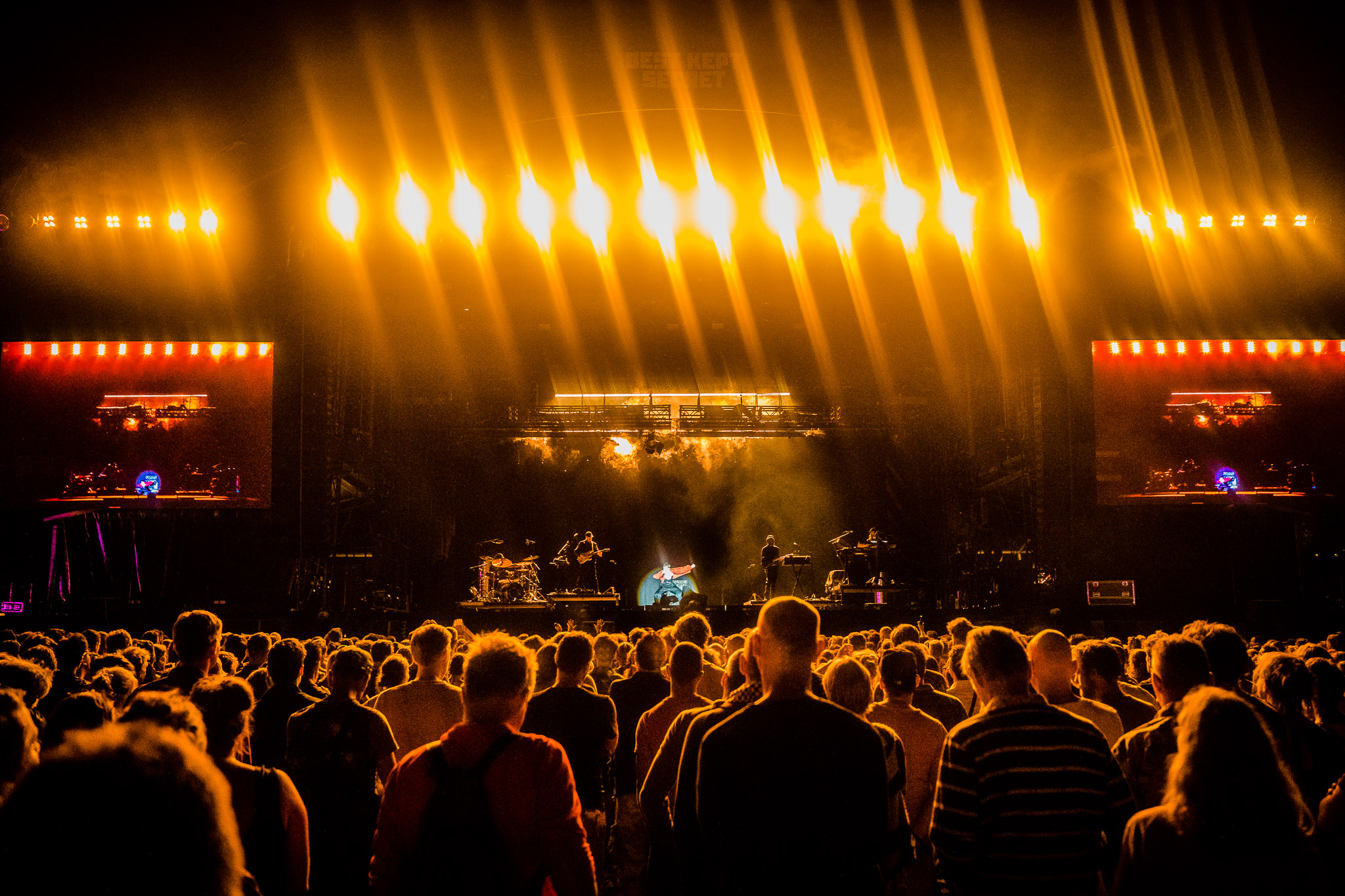 Phlippo Productions light audio sound licht Technical motion rigging Friendly Fire Best Kept Secret festival Beekse Bergen Hilvarenbeek NL stage podium crowd publiek