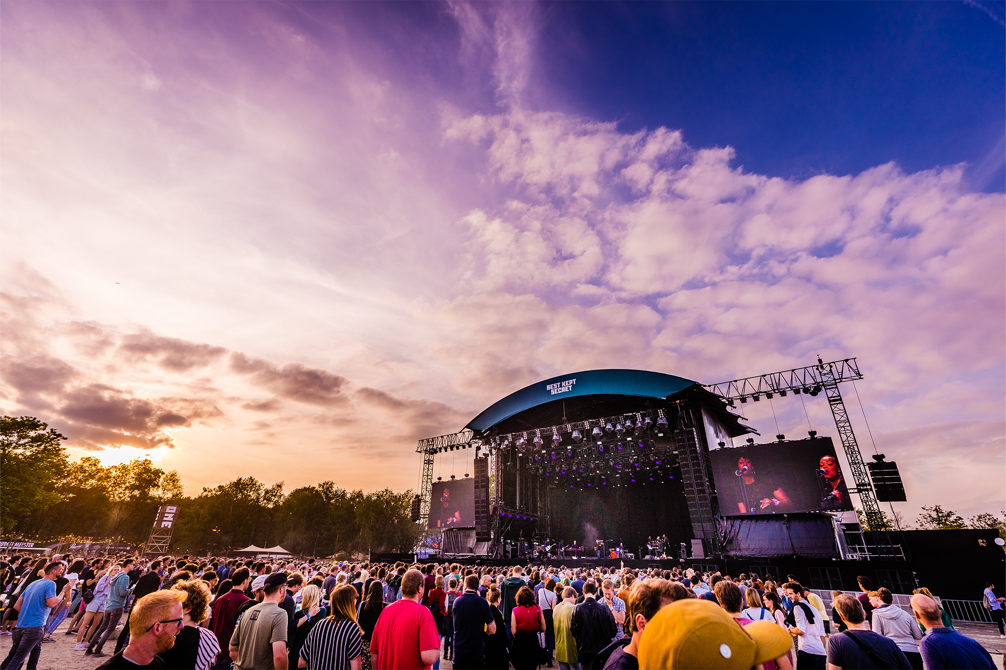 Phlippo Productions light audio sound licht Technical motion rigging Friendly Fire Best Kept Secret festival Beekse Bergen Hilvarenbeek NL stage crowd publiek podium