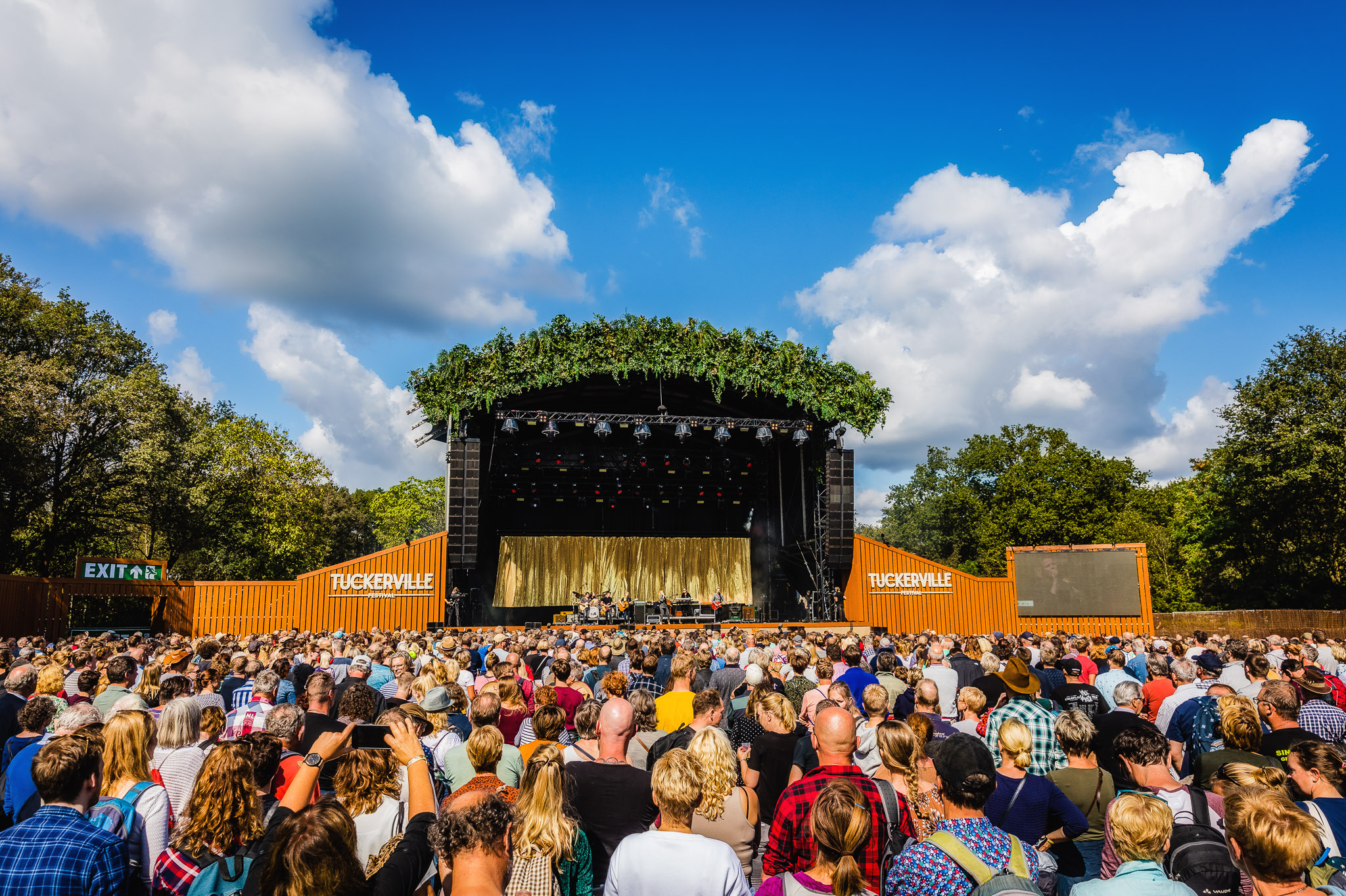 Phlippo Productions light audio sound licht Technical motion rigging Friendly Fire Tuckervill Rutbeeck Enschede NL stage podium