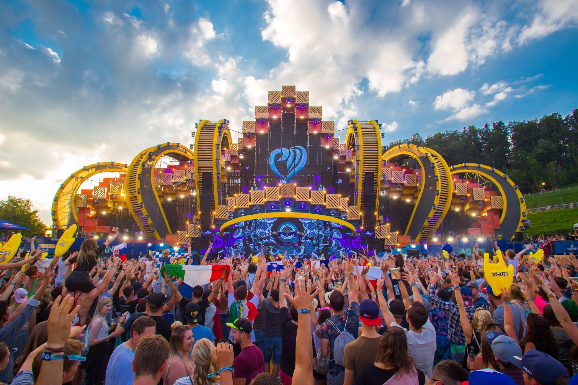 Phlippo Productions light audio sound licht Technical motion rigging Revolution Event Electric Love Festival Salzburg AT oostenrijk crowd publiek stage podium