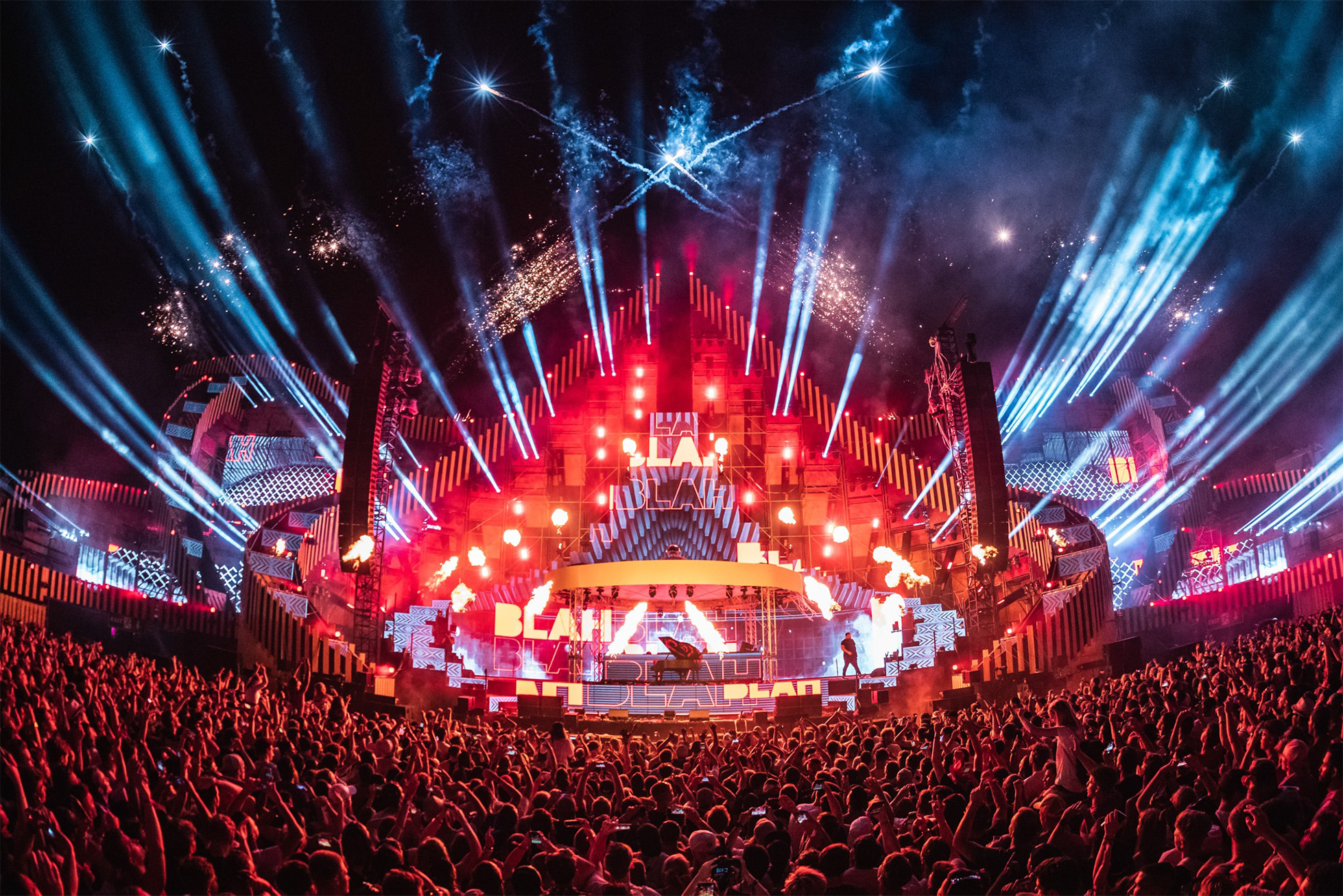 Phlippo Productions light audio sound licht Technical motion rigging Revolution Event Electric Love Festival Salzburg AT oostenrijk crowd publiek stage podium