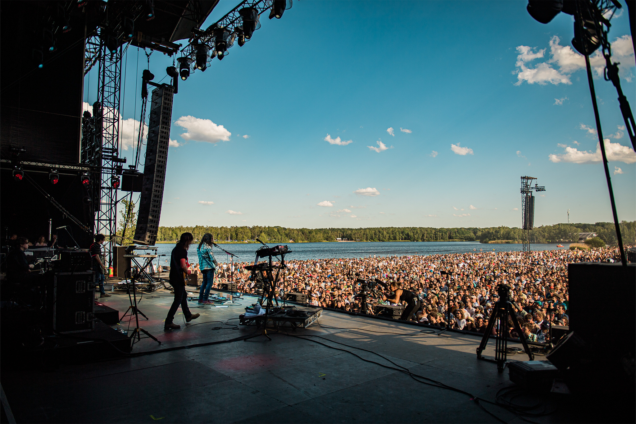 Phlippo Productions light audio sound licht Technical motion rigging Friendly Fire Best Kept Secret festival Beekse Bergen Hilvarenbeek NL podium stage crowd publiek