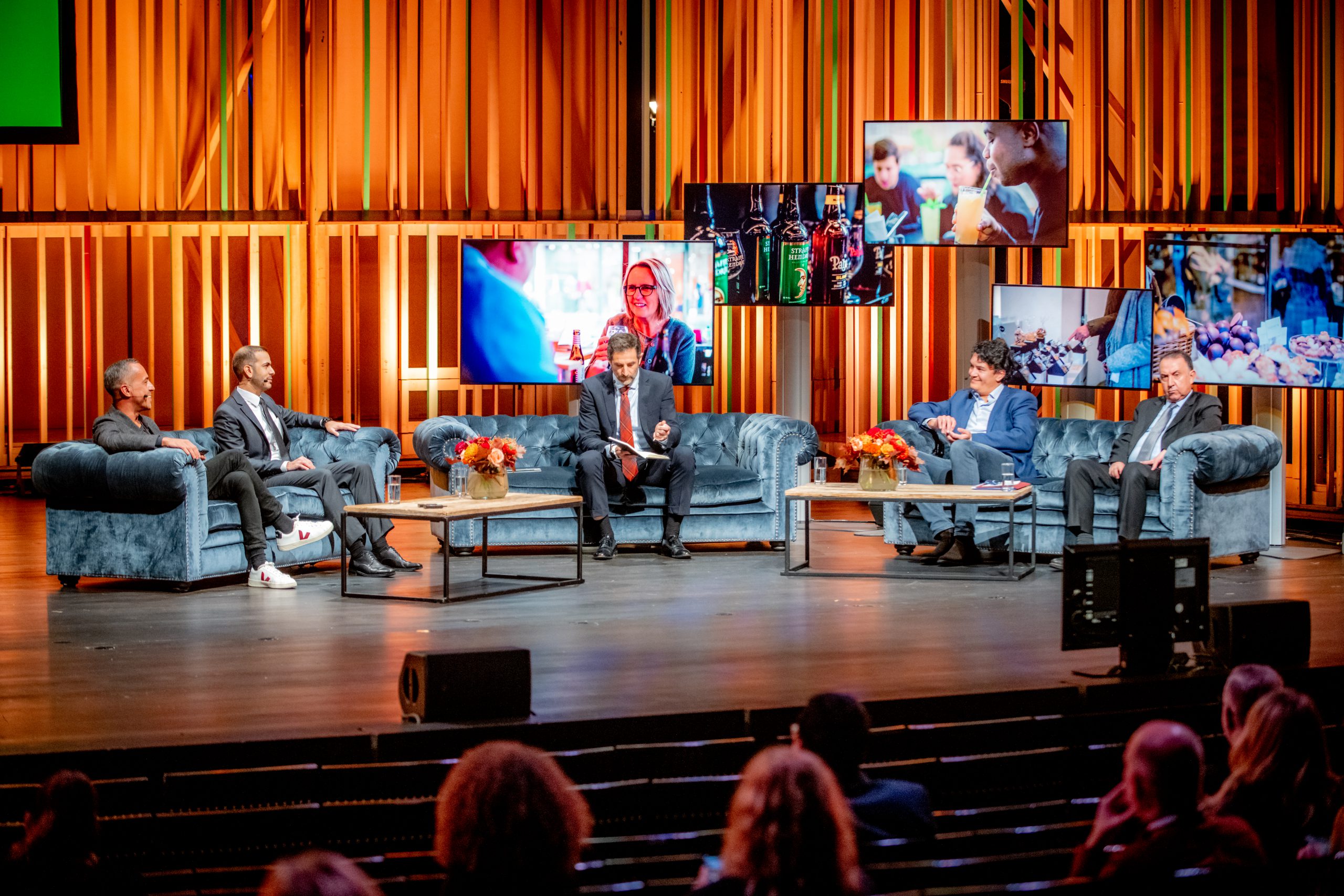 Phlippo Productions light audio sound licht Technical motion rigging UNTWO The Oval Office Brugge stage podium event publiek audience