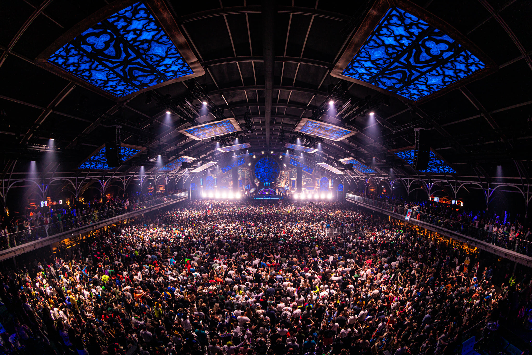 Phlippo Productions light audio sound licht Technical motion rigging Tomorrowland Winter 2022 We are one World Alpe D'huez stage