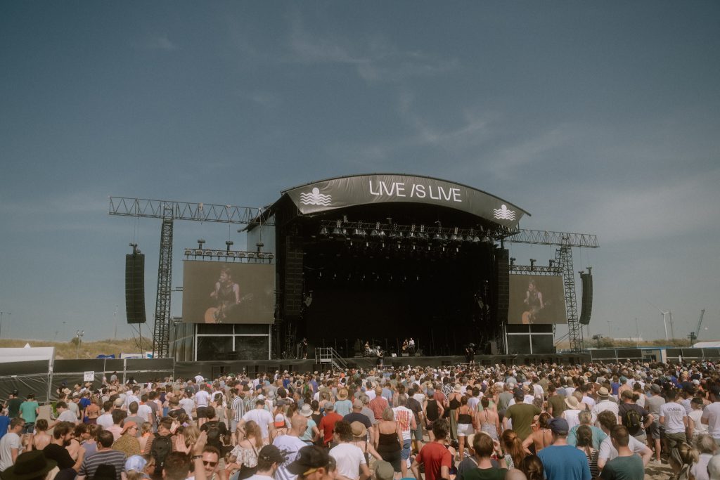 Live is Live stage 2022 First edition Zeebrugge Beach crowd audience FKP Scorpio