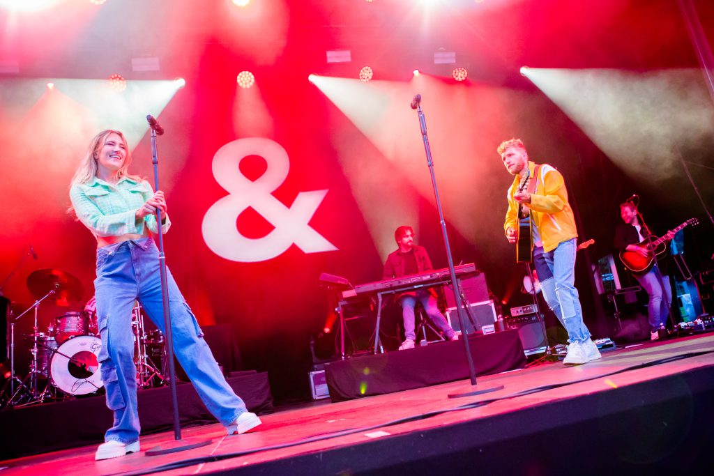 Casa Blanca 2022 Abdij Hemiksem stage podium crowd