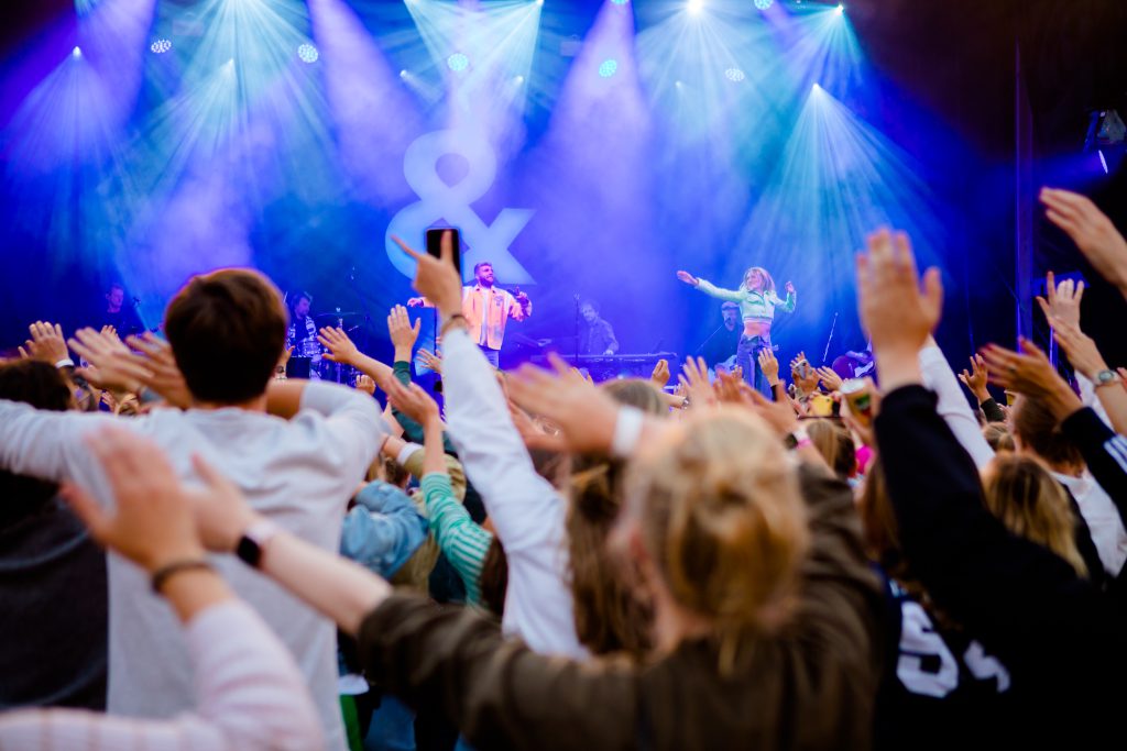 Casa Blanca 2022 Abdij Hemiksem stage podium crowd
