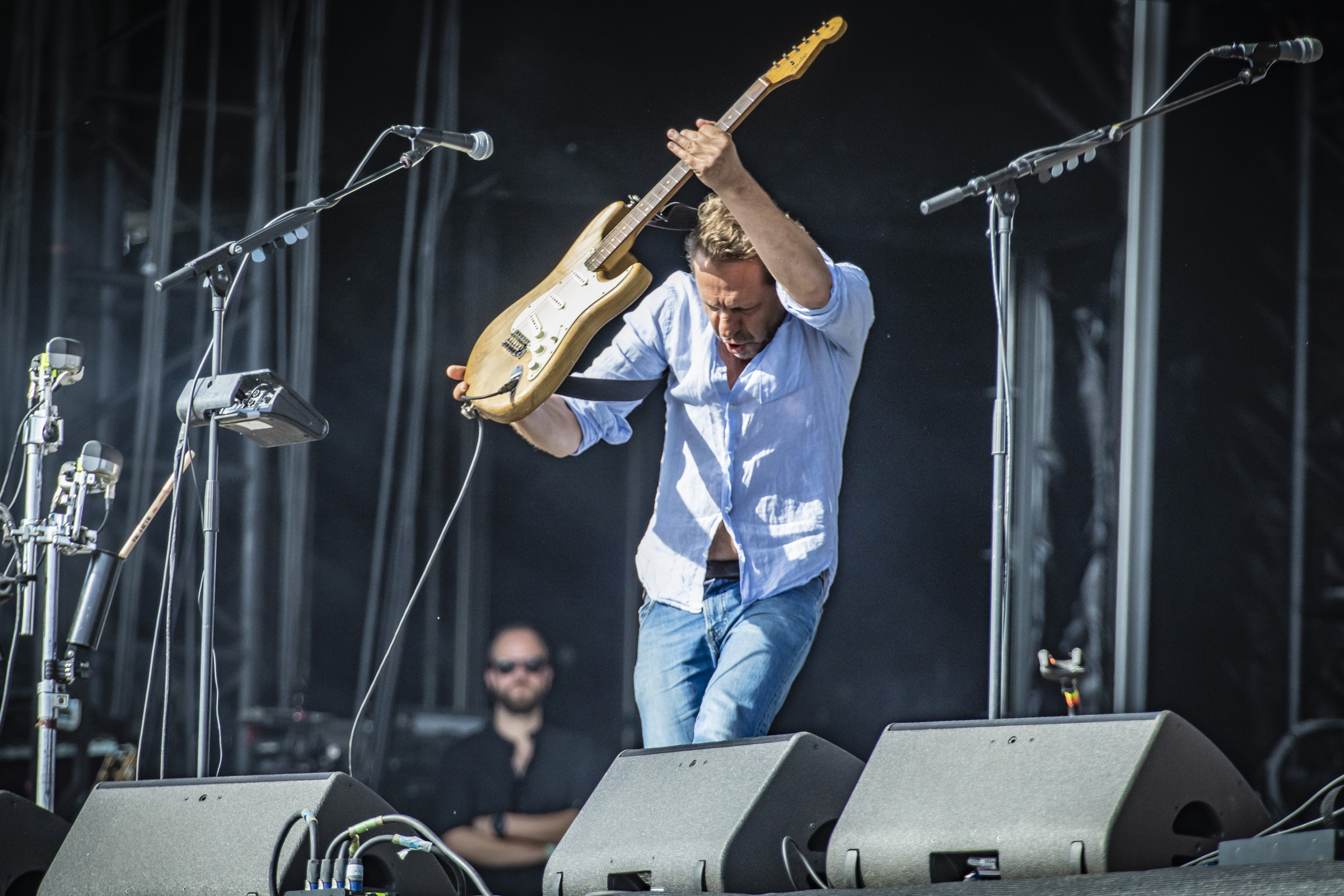 Live is Live stage dEUS 2022 First edition Zeebrugge Beach crowd audience FKP Scorpio Belgium Technical Production Lights