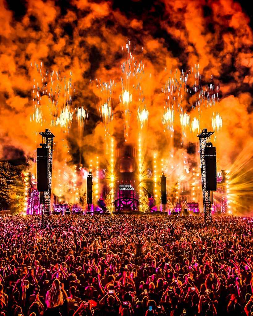 Decibel Outdoor Festival 2022 Hilvarenbeek mainstage light sound crowd LD Company, Axiom, B2S