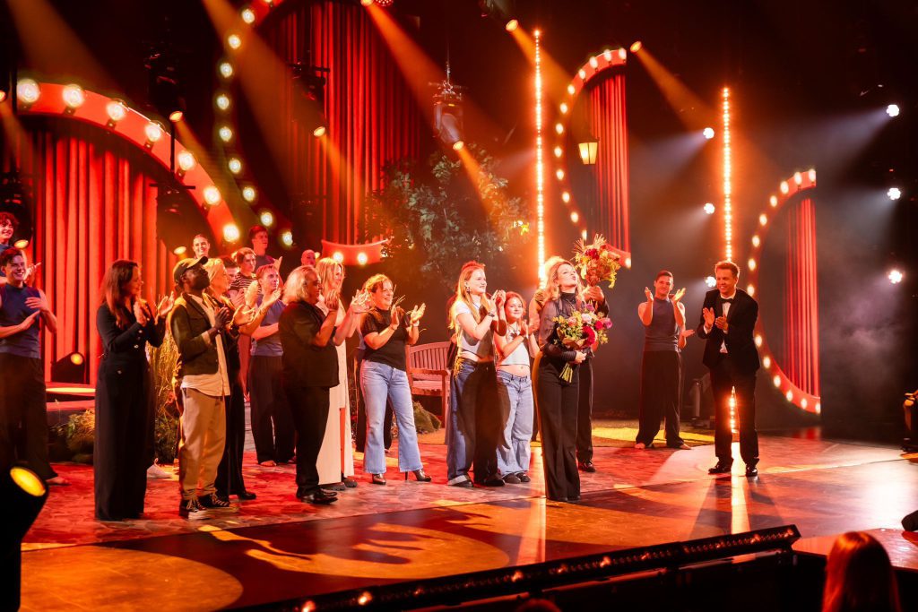 James Cooke de Musical Of your Life is a TV show with audience on Play 4 by dedsit. Crew picture, Justin Desmet, Lighting PWL Painting with light, NT Gent theater, Light and projection by Phlippo Productions Maaike Cafmeyer