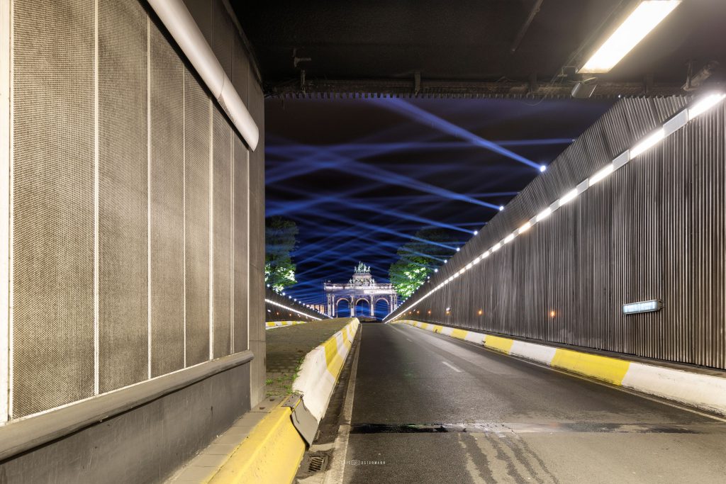 Visit Brussels April 2024 illuminating Jubelpark Loi tunnel at Parc Cinquantenaire light ceiling of 140 CLF Poseidon Beam Ultra fixtures, Step in Live, Eric Ostermann, Phlippo