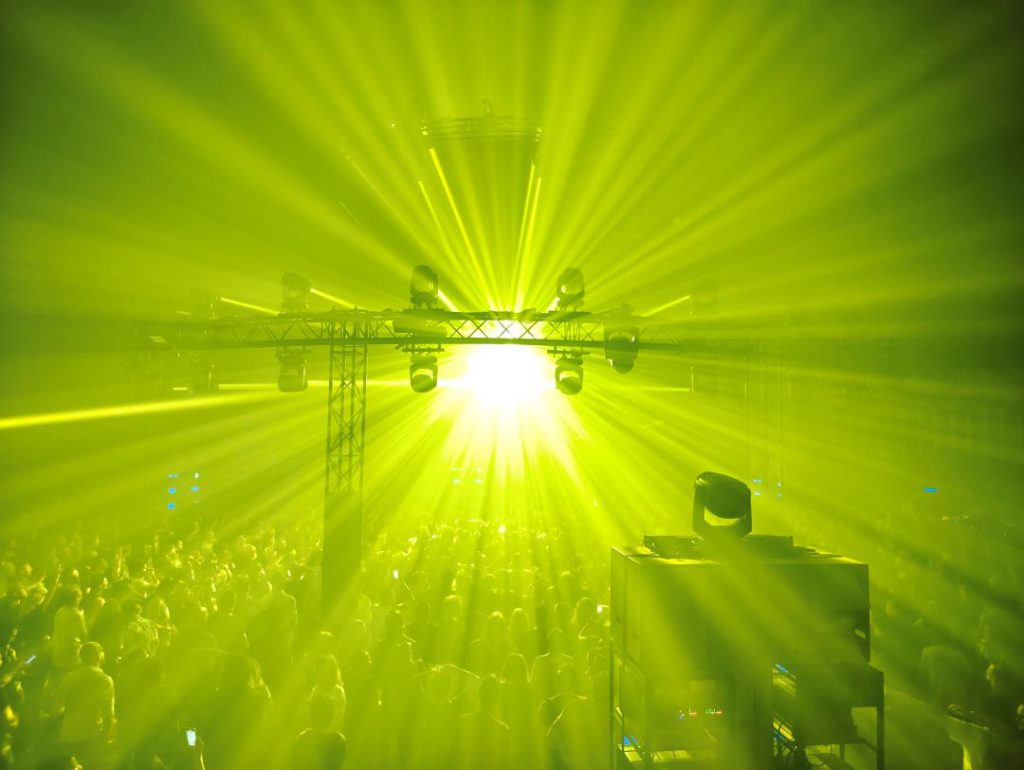 FTI Despacio is happiness Wintercircus Gent 2manydjs James Murphy LCD Soundsystem Arf & Yes Mirror Ball Robe Robin Megapointe , GLP JDC1 LED Strobe, Robe Robin BMFL Blade Spot and CLF Odin LED-Par fixtures