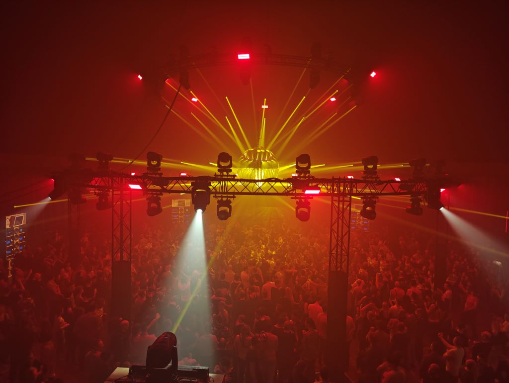 FTI Despacio is happiness Wintercircus Gent 2manydjs James Murphy LCD Soundsystem Arf & Yes Mirror Ball Robe Robin Megapointe , GLP JDC1 LED Strobe, Robe Robin BMFL Blade Spot and CLF Odin LED-Par fixtures