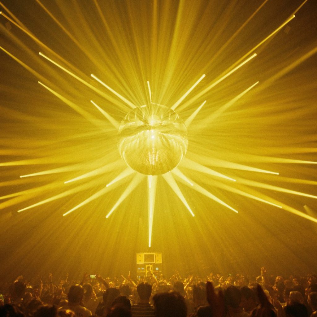 FTI Despacio is happiness Wintercircus Gent 2manydjs James Murphy LCD Soundsystem Arf & Yes Mirror Ball Robe Robin Megapointe , GLP JDC1 LED Strobe, Robe Robin BMFL Blade Spot and CLF Odin LED-Par fixtures