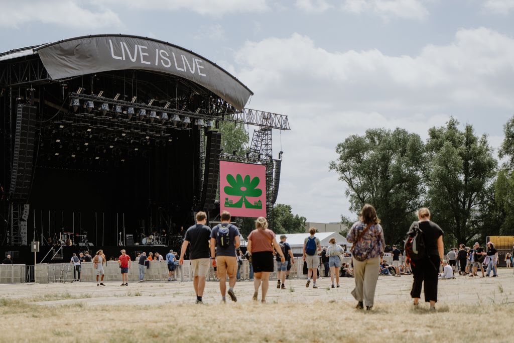 Live is Live Festival 2024 Middenvijverpark Linkeroever Antwerp Belgium Phlippo Productions FKP Scorpio light audio video rigging main stage dageraad