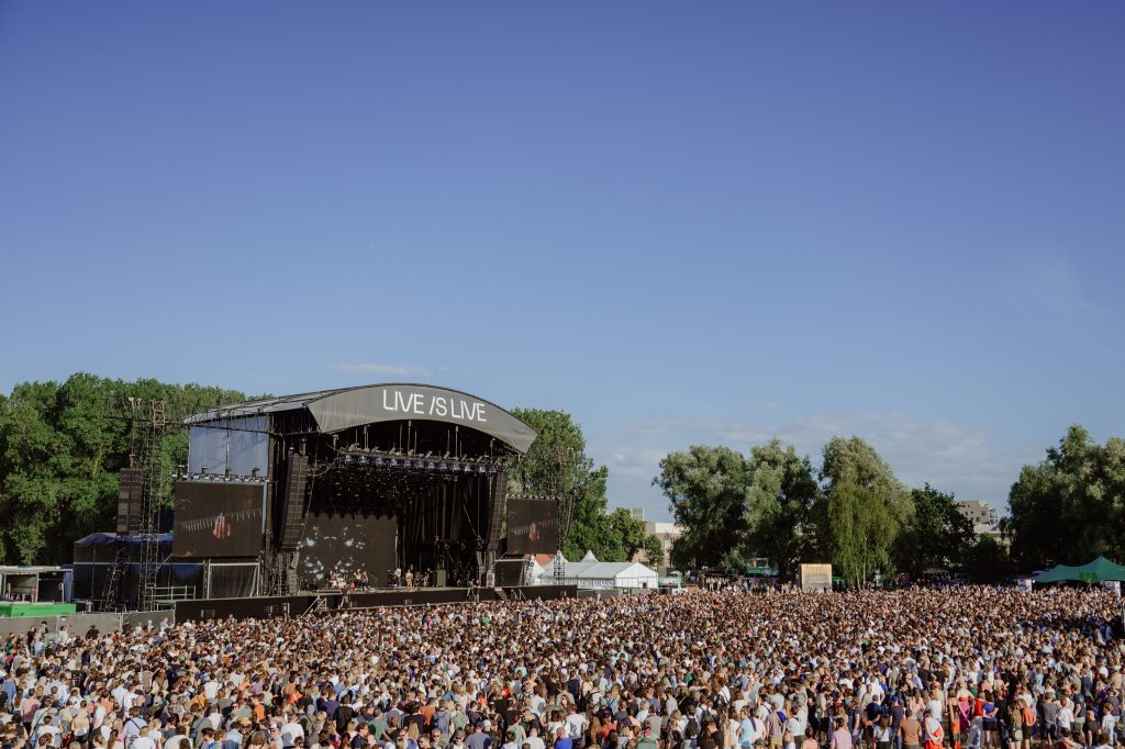 Live is Live Festival 2024 Middenvijverpark Linkeroever Antwerp Belgium Phlippo Productions FKP Scorpio light audio video rigging main stage dageraad