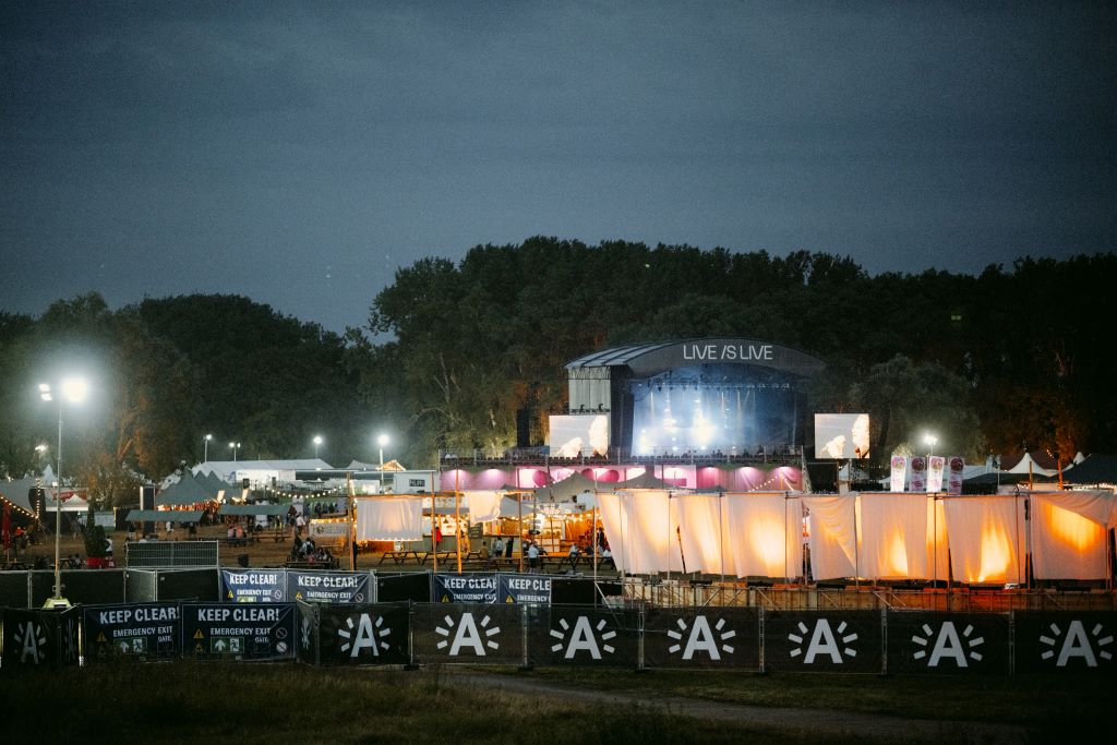 Live is Live Festival 2024 Middenvijverpark Linkeroever Antwerp Belgium Phlippo Productions FKP Scorpio light audio video rigging main stage dageraad
