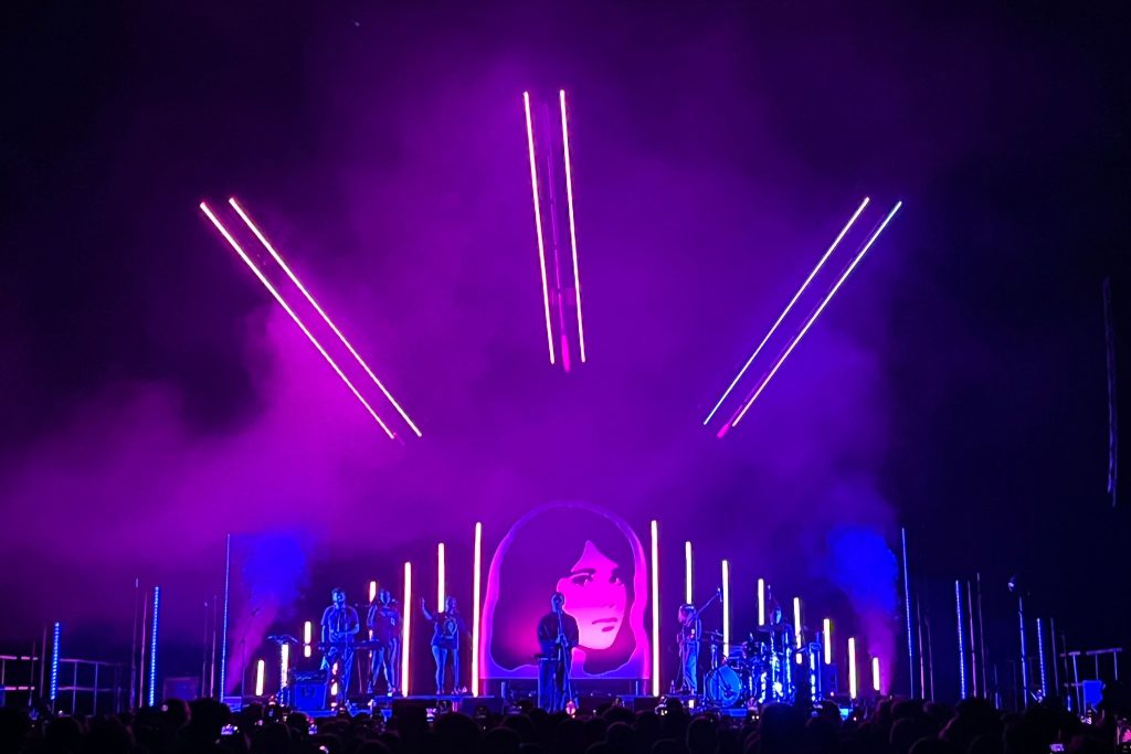 TV Girl traveling roadshow Lotto Arena AFAS Live Amsterdam light audio rigging by Phlippo Productions Friendly Fire