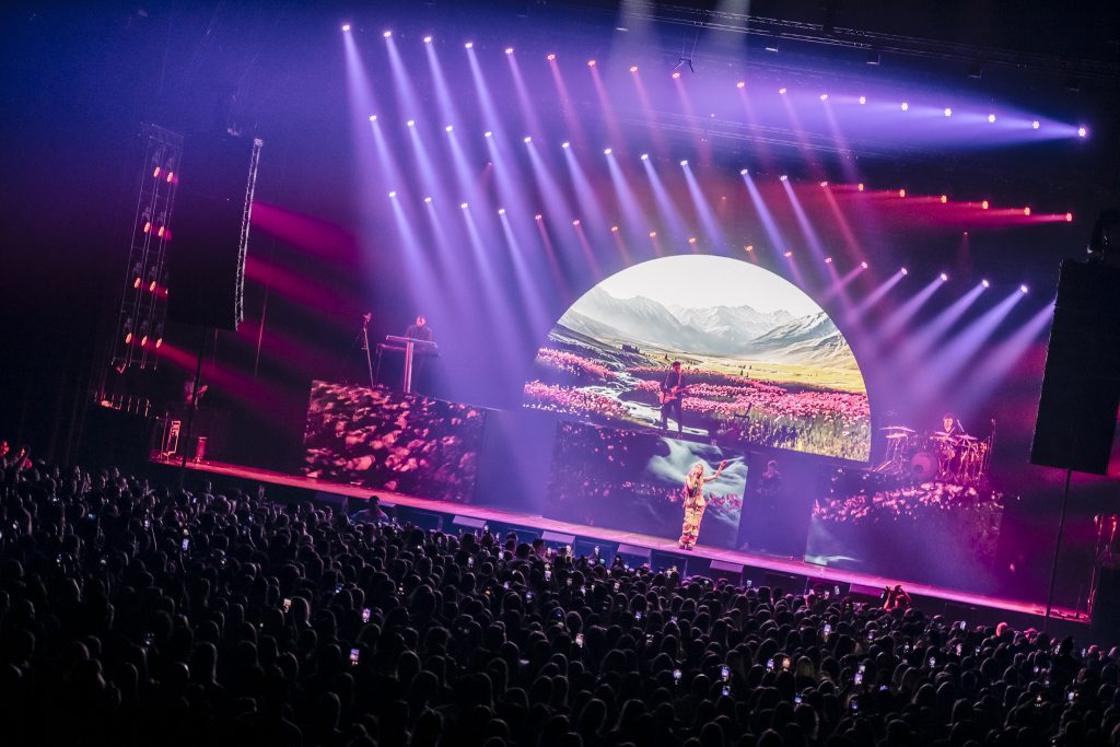 AFAS Live Amsterdam, 2024 Zoe Tauran, first big solo show, light audio and video by Phlippo Productions, Friendly Fire