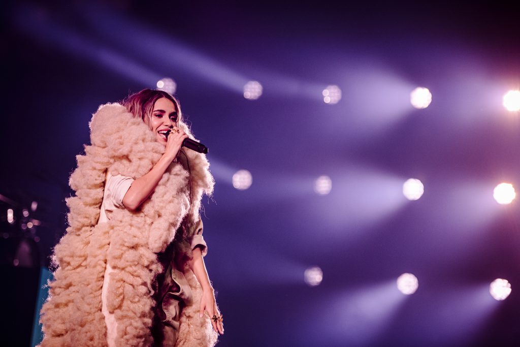 AFAS Live Amsterdam, 2024 Zoe Tauran, first big solo show, light audio and video by Phlippo Productions, Friendly Fire