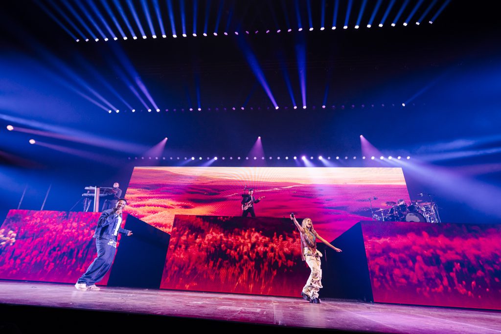 AFAS Live Amsterdam, 2024 Zoe Tauran, first big solo show, light audio and video by Phlippo Productions, Friendly Fire