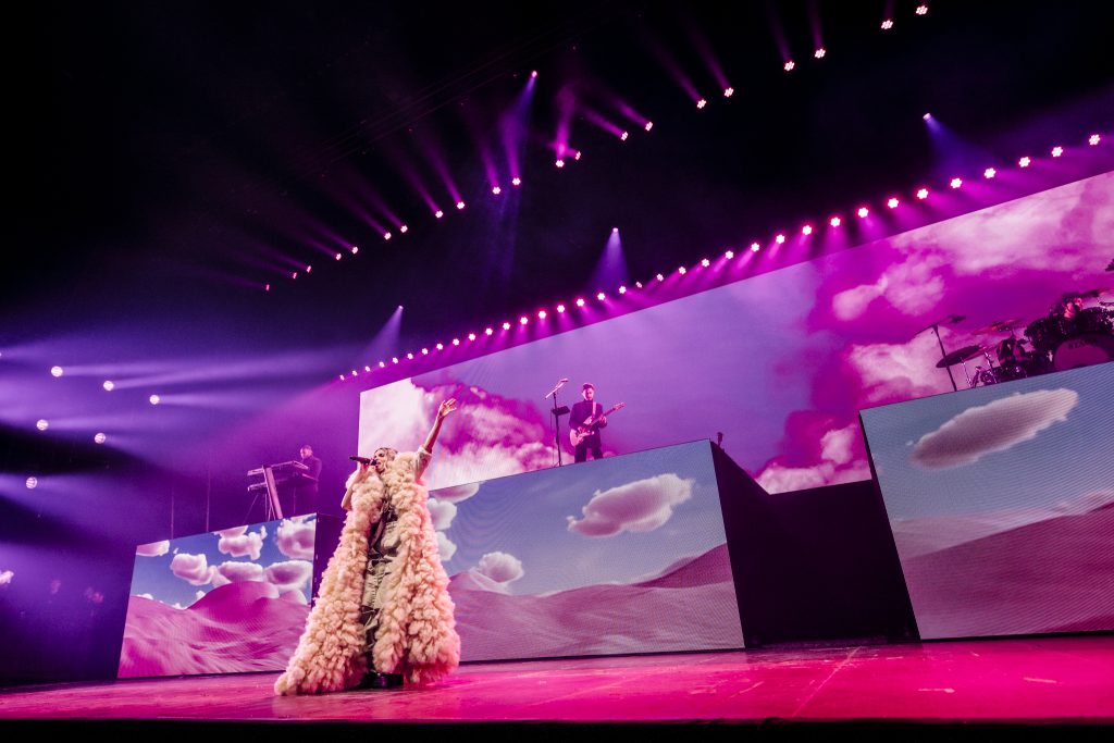 AFAS Live Amsterdam, 2024 Zoe Tauran, first big solo show, light audio and video by Phlippo Productions, Friendly Fire