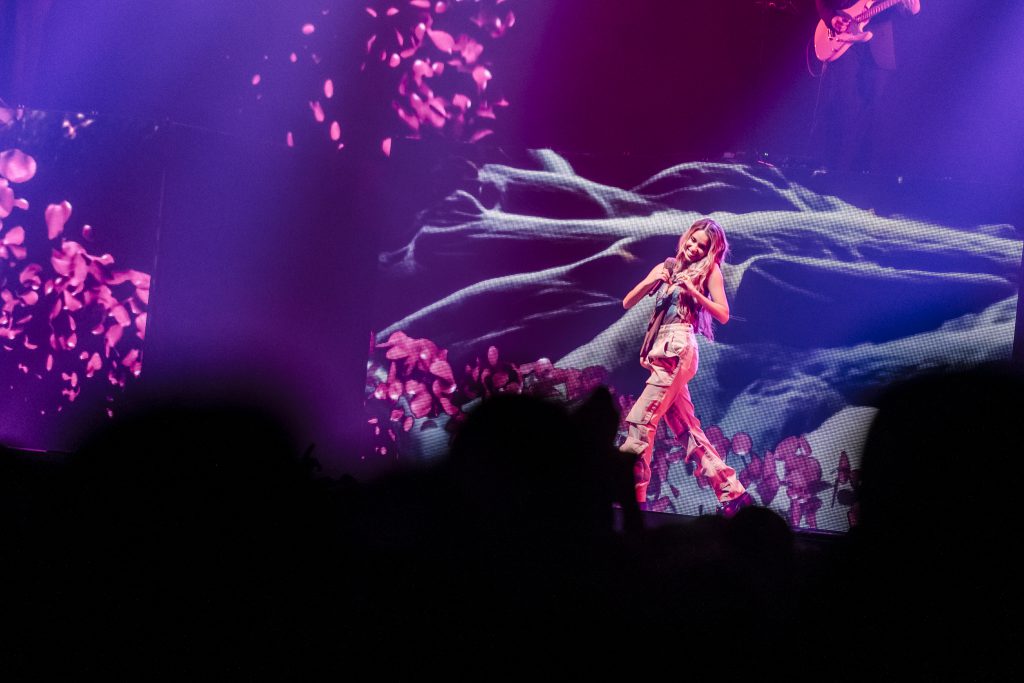 AFAS Live Amsterdam, 2024 Zoe Tauran, first big solo show, light audio and video by Phlippo Productions, Friendly Fire