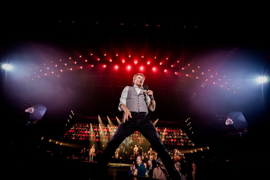 Bart Peeters Deluxe 2024 Lotto Arena Antwerpen 10 shows, light video rigging motion Phlippo Productions, PSE Belgium, choir 220 voices