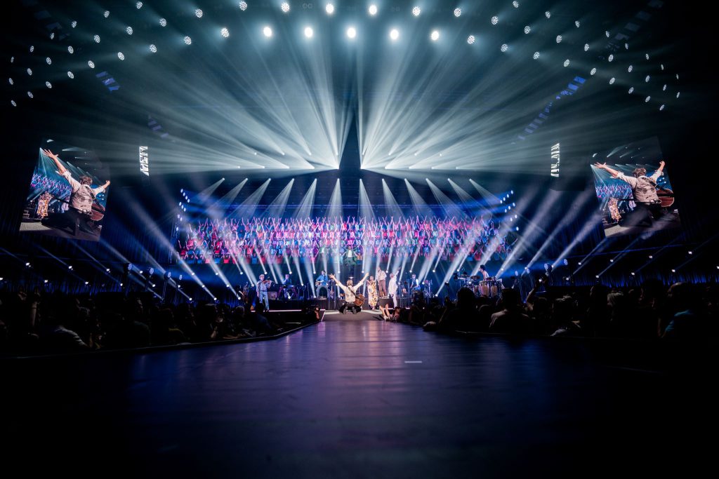 Bart Peeters Deluxe 2024 Lotto Arena Antwerpen 10 shows, light video rigging motion Phlippo Productions, PSE Belgium, choir 220 voices