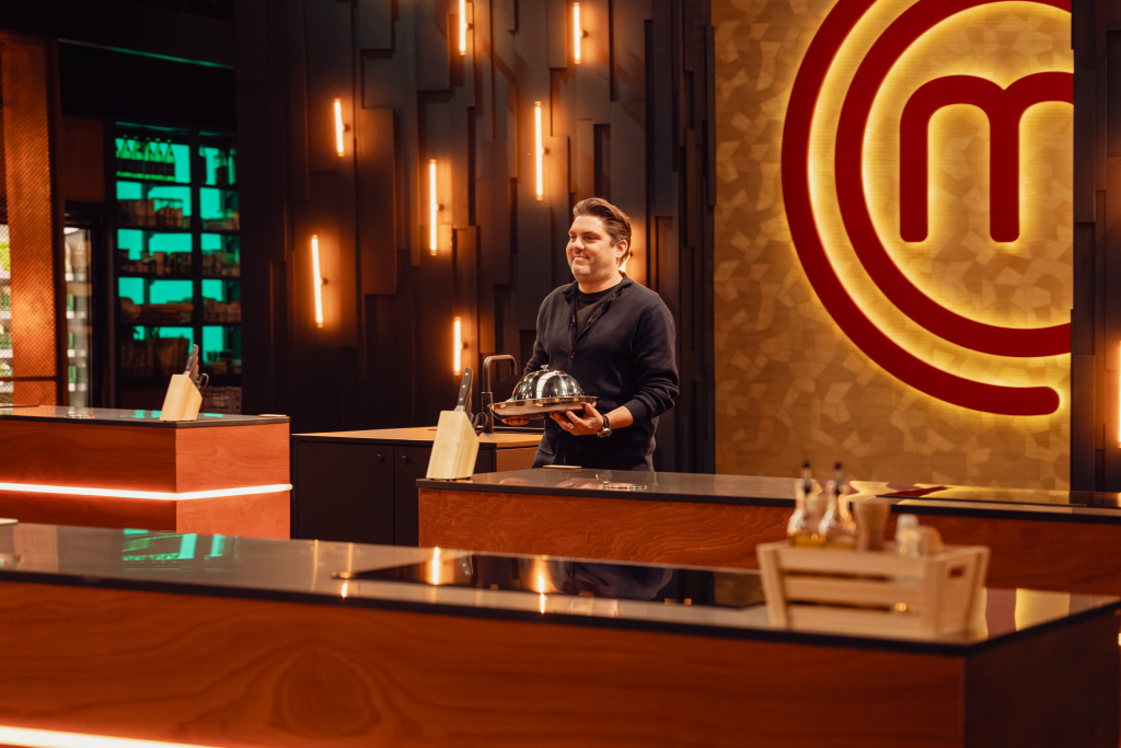 Celebrity Masterchef Season 3 2025 belgium Banijay light phlippo productions design never fear shadows Play4 Jeroen Meus on set