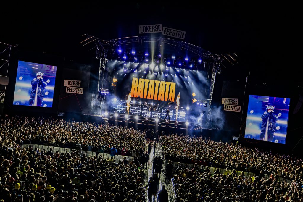 Lokerse Feesten 2025 main stage arena Electric Callboy, Ratata on the screens.