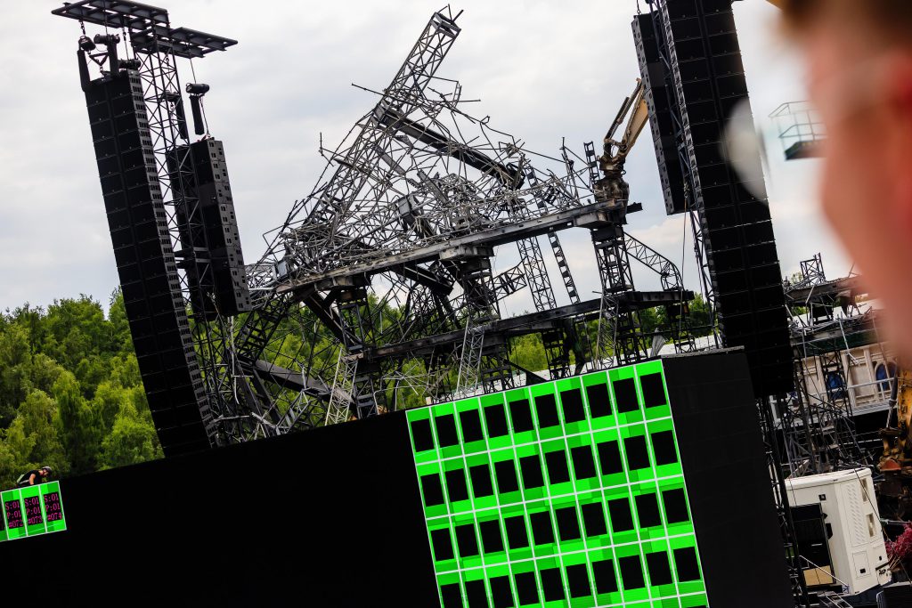 Tomorrowland main stage 2025 new, L'Acoustics speakers