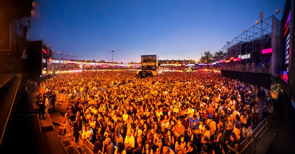 Lokerse Feesten 2025 main stage arena 360 experience